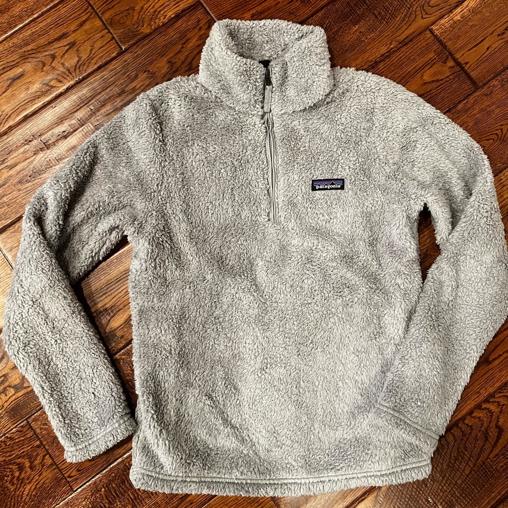 Patagonia 1/4 zip fleece sweatshirt.